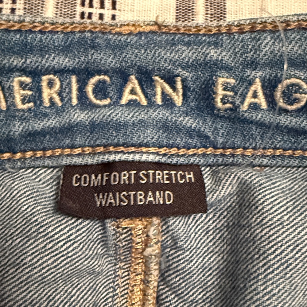 American Eagle Distressed Blue Jeans size 8 extra short - Picture 2 of 3